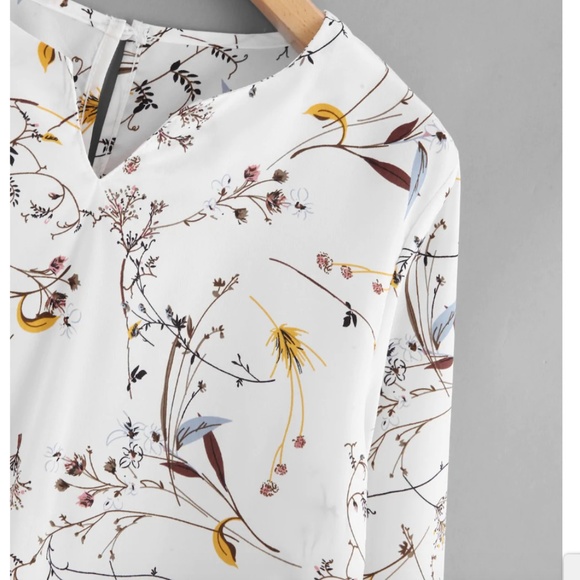 V Cut Floral Print Blouse - Picture 2 of 7